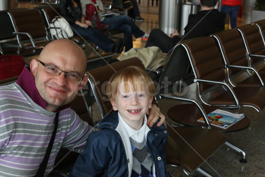 Мальчик и взрослый дядя