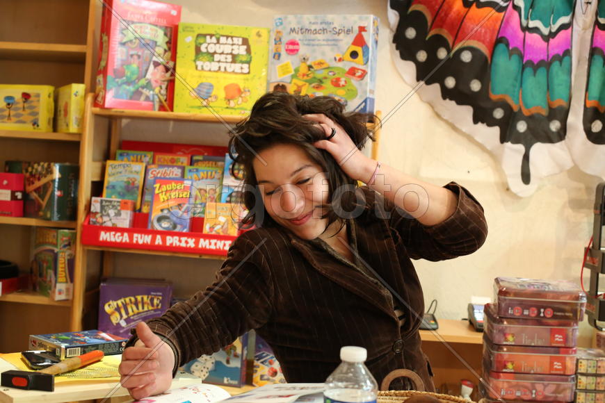 Продавец игр для детей.