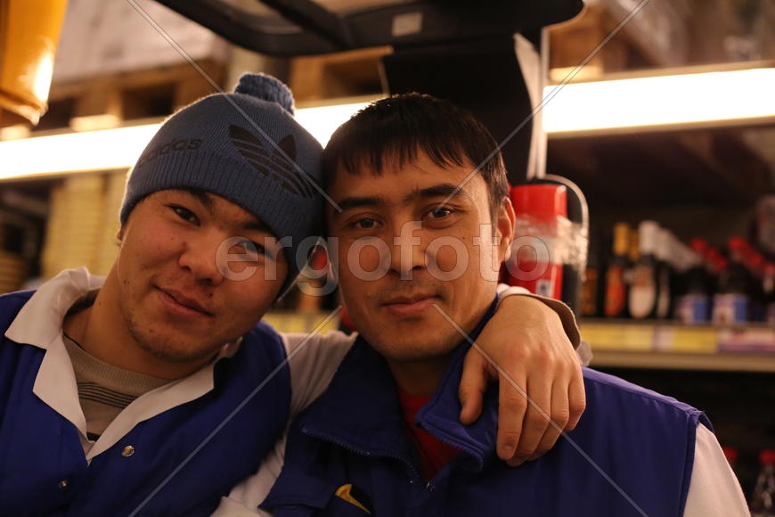 Друзья из магазина Метро