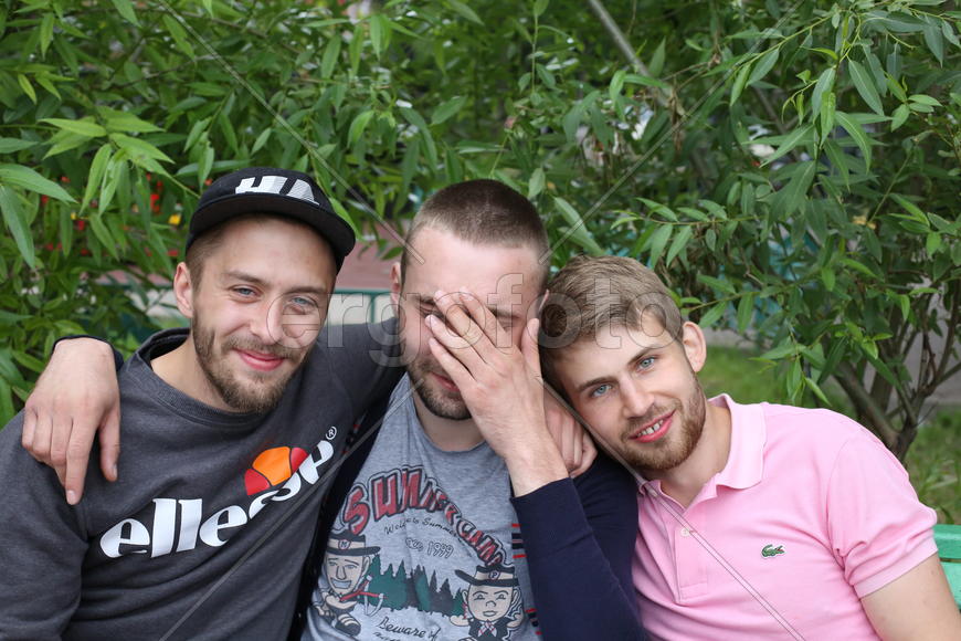 Трое приколистов