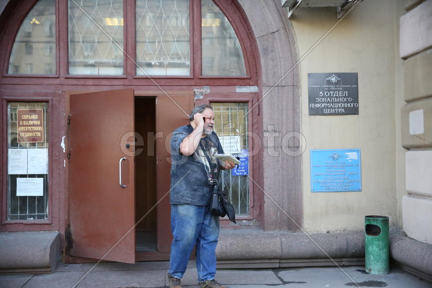 Человек получил справку