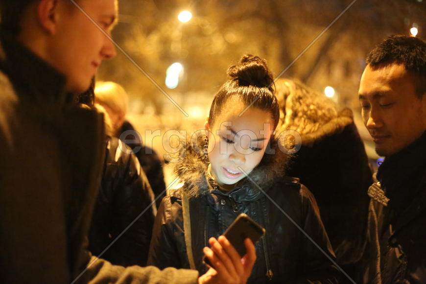 Девушка и телефон