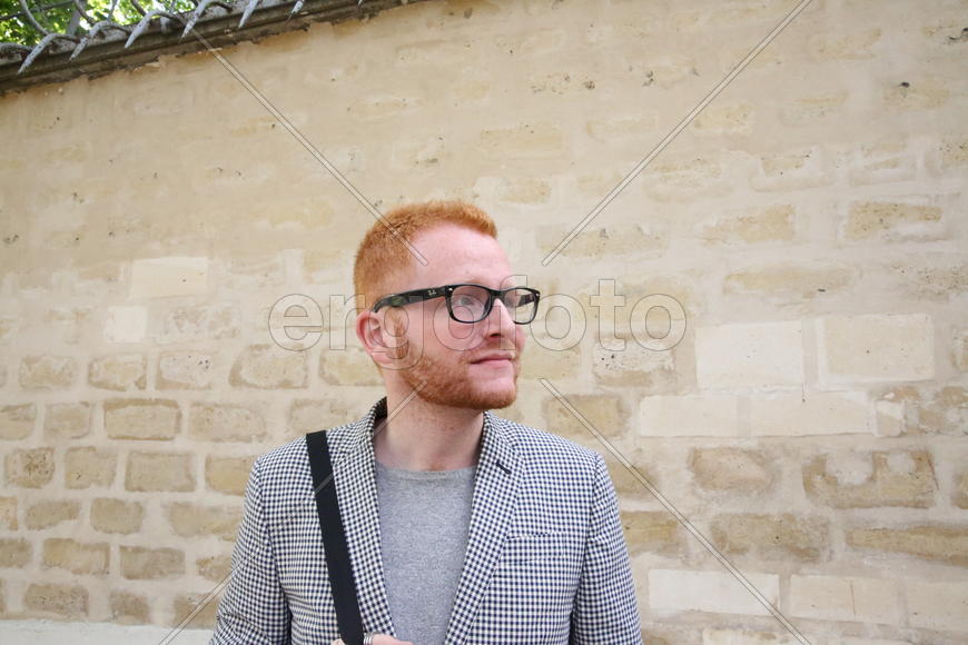 У кладбища Пер-Лашез