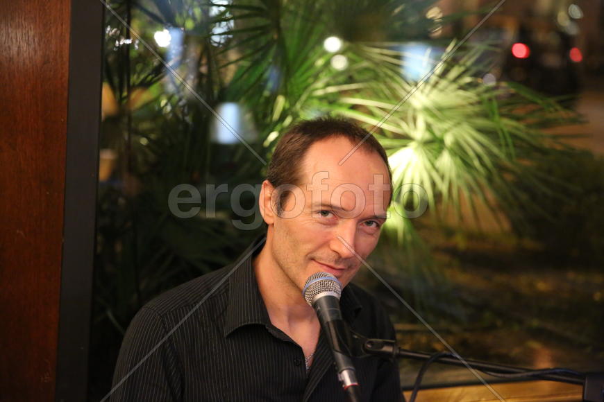 Певец, музыкант, артист