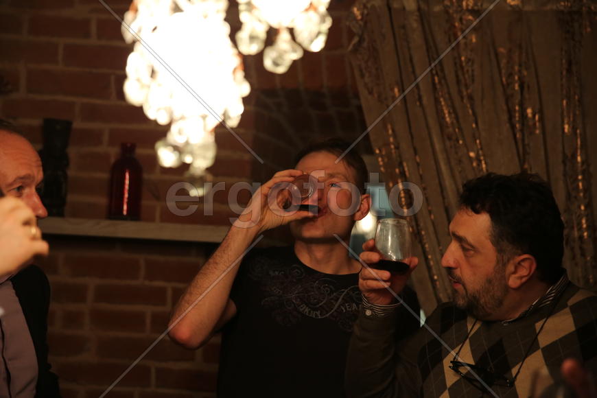 Михаил Иванов и Рубен Арутюнян, издательство "МИФ"