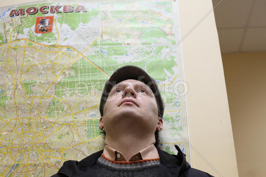 Даниил Леонидович на фоне карты