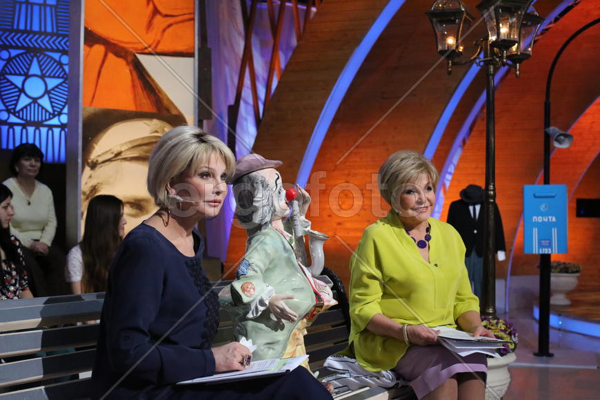 Татьяна Веденеева и Ангелина Вовк готовятся к телепередаче