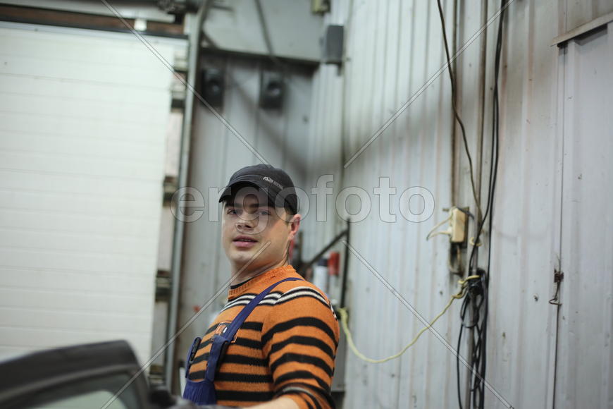 Мойщик машин.