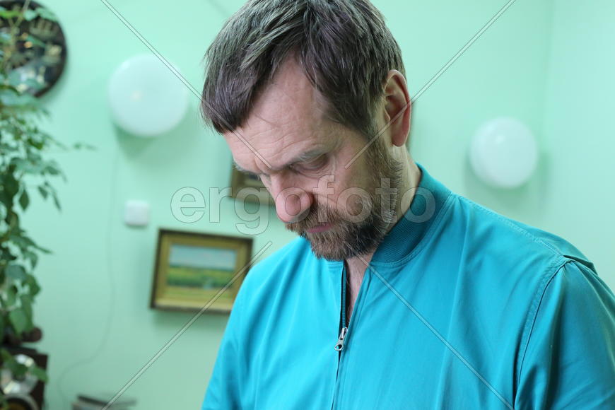 Доктор Савин размышляет.