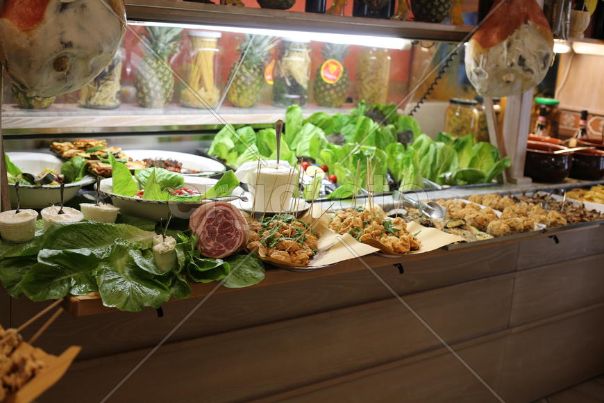 Витрина в ресторане