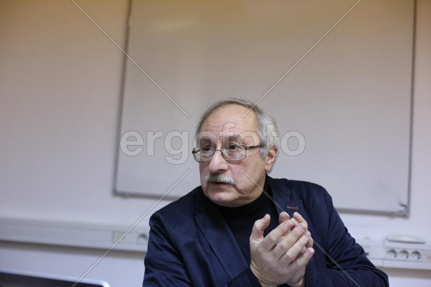 Левин работает в Ланите