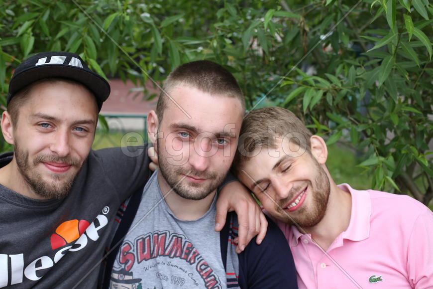 Трое приколистов