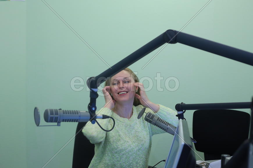 Она ведёт "Пионерскую зорьку"