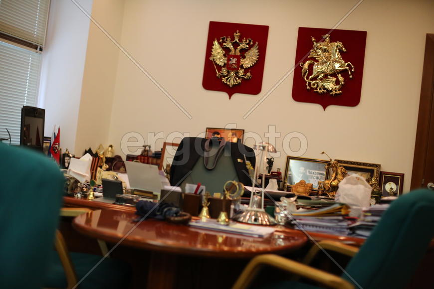 Стол председателя