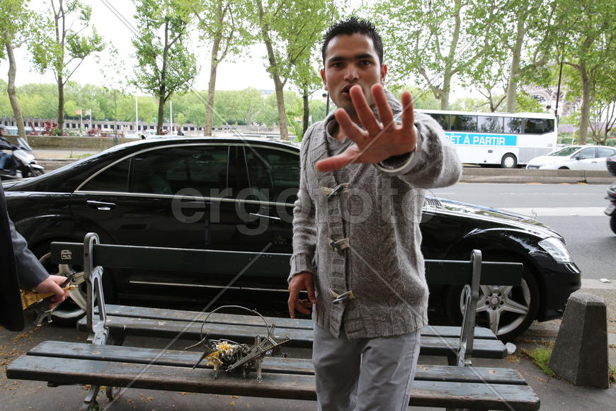 Продавец сувениров