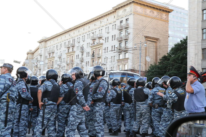 Митинг в защиту Навального, омон