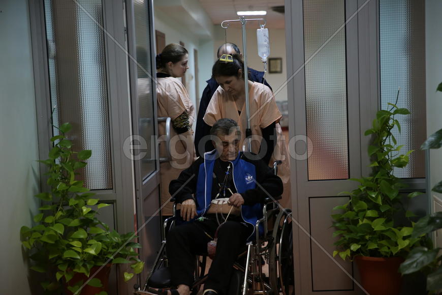 Пока на инвалидном кресле