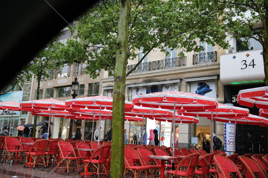 Парижское кафе.