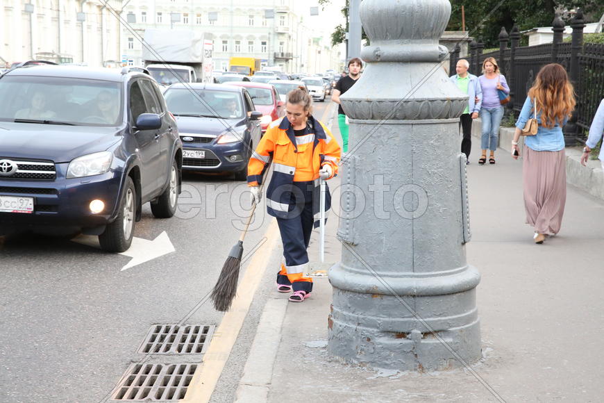 Митинг, уборка, дворник