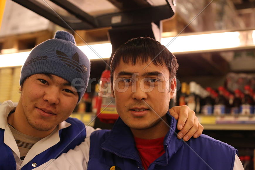 Друзья из магазина Метро