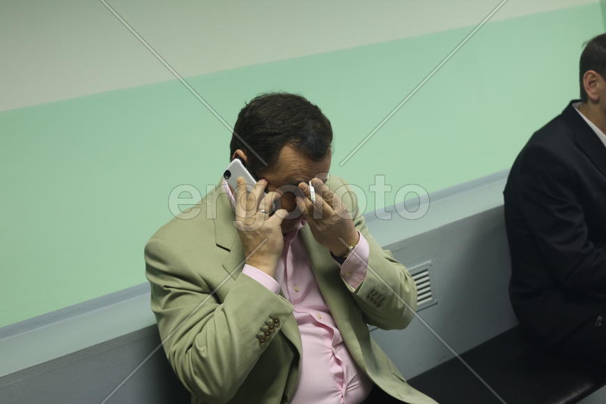 Алексей Шахматов курит