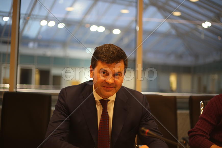 Умный Комисаров