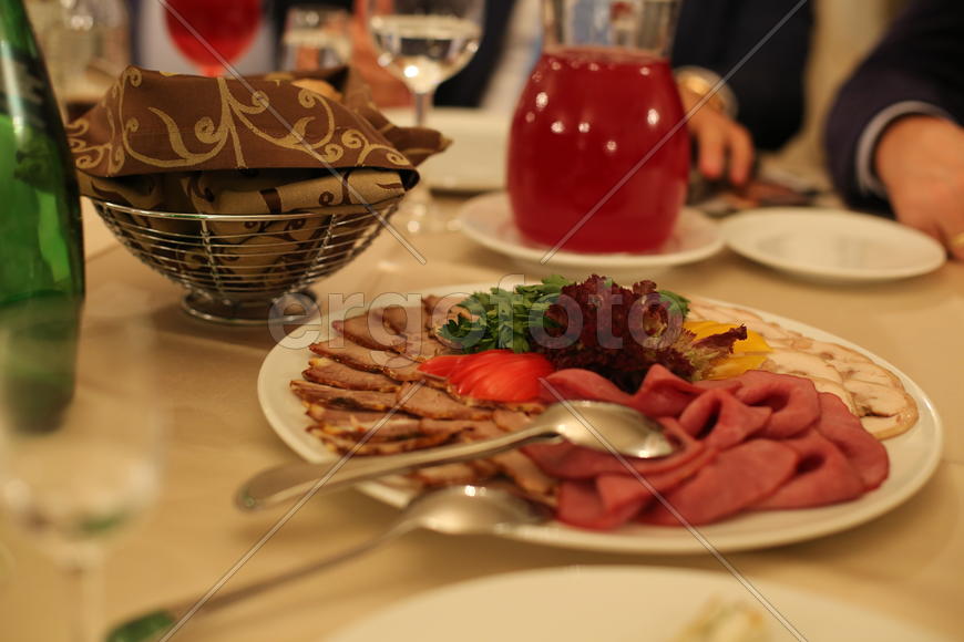 Аппетитная закуска на тарелке