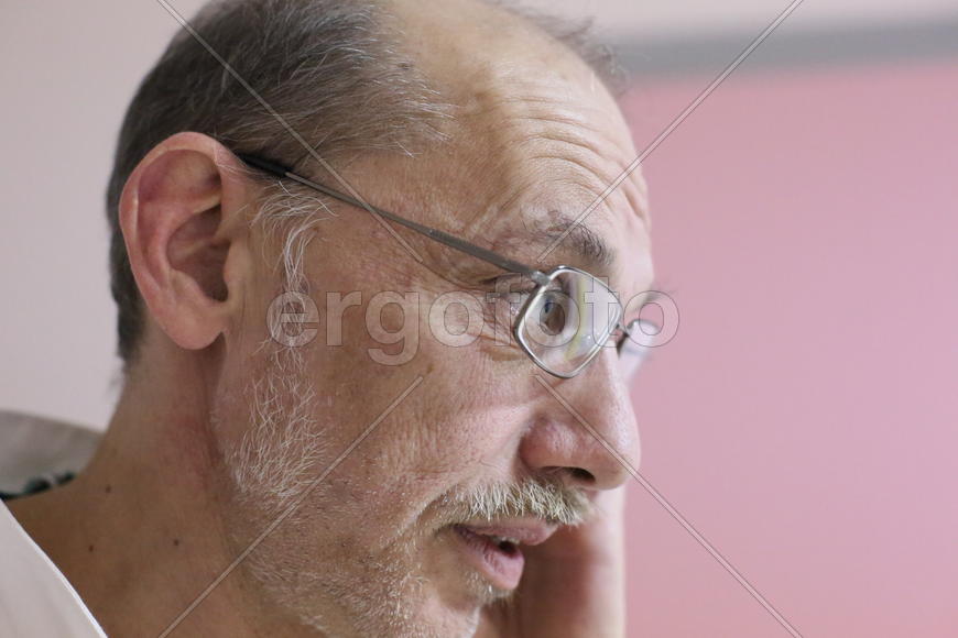 Михаил Алшибая в очках