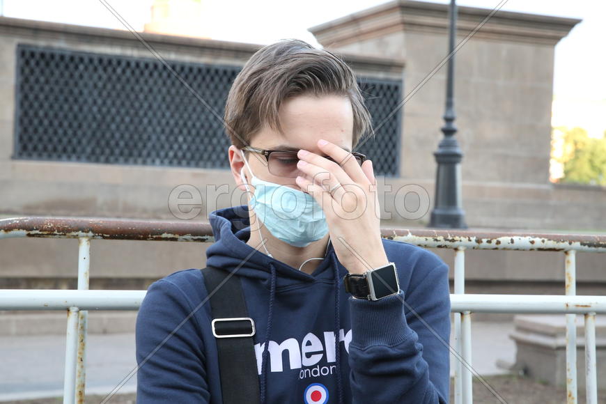 Человек в маске, митинг