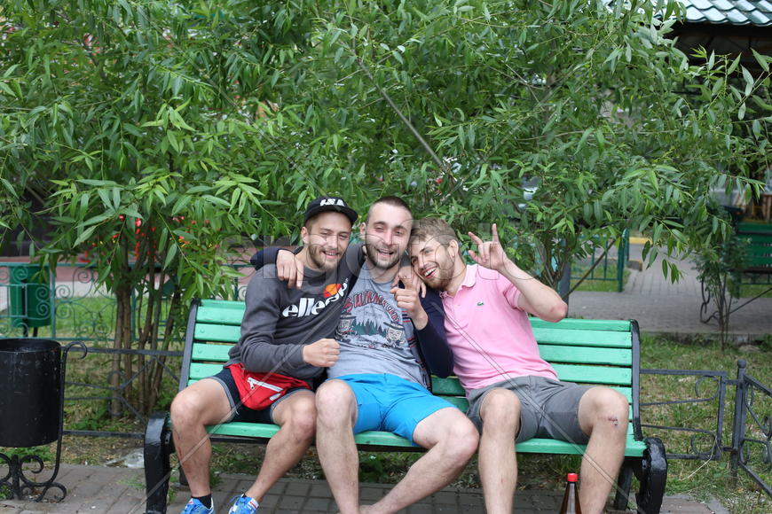 Трое приколистов