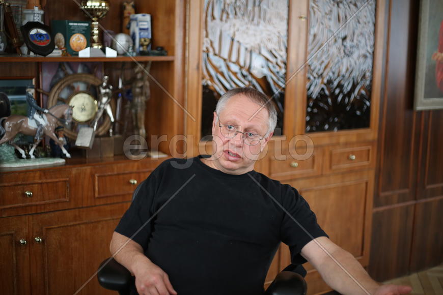 Георгий Генс размышляет