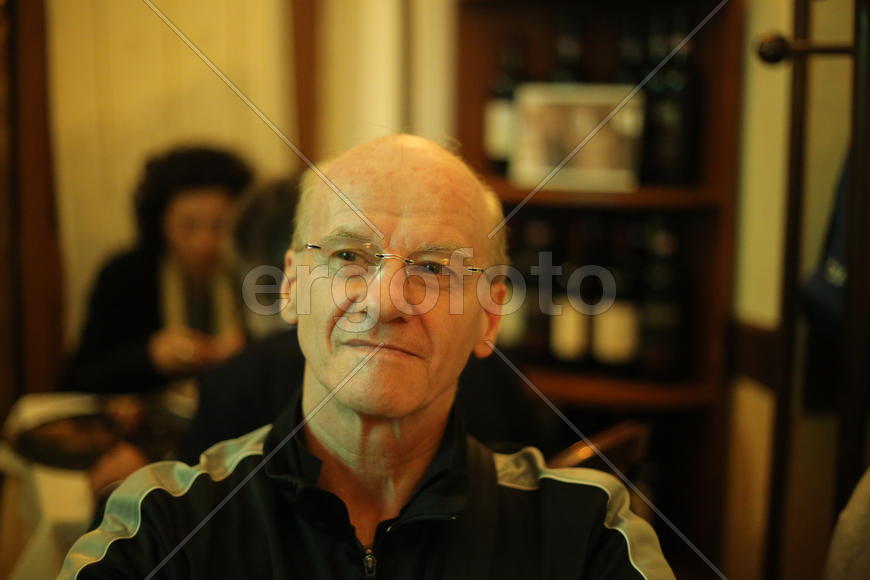 Скрытный человек