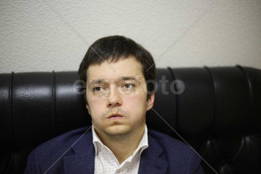 Мугенов думает.