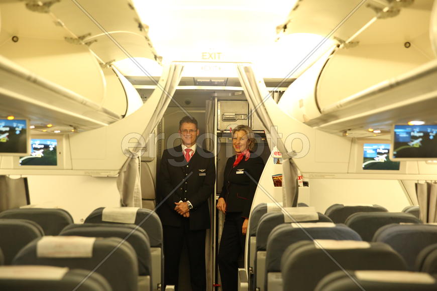 Стюарды готовы к приёму пассажиров