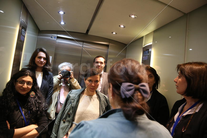 Русское радио в лифте.