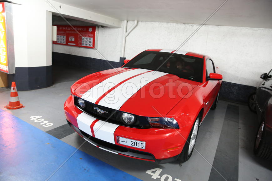 Красная машина