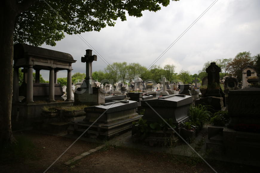 Старые могилы. Франция.
