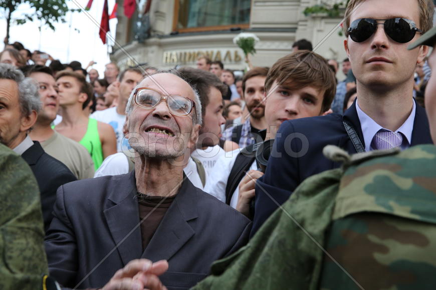 Митинг, дед, зубы, люди, толпа