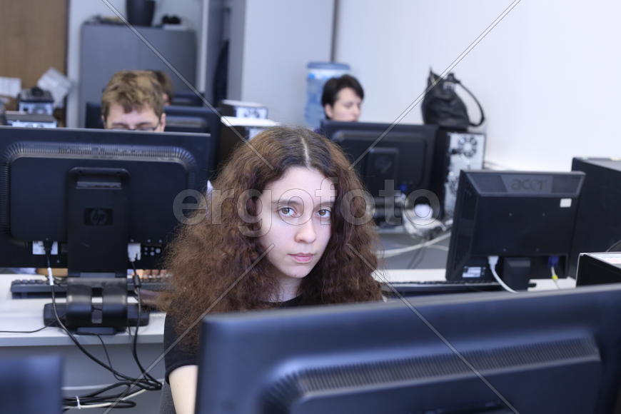 Елизавета Сергеевна Генералова за компьютером