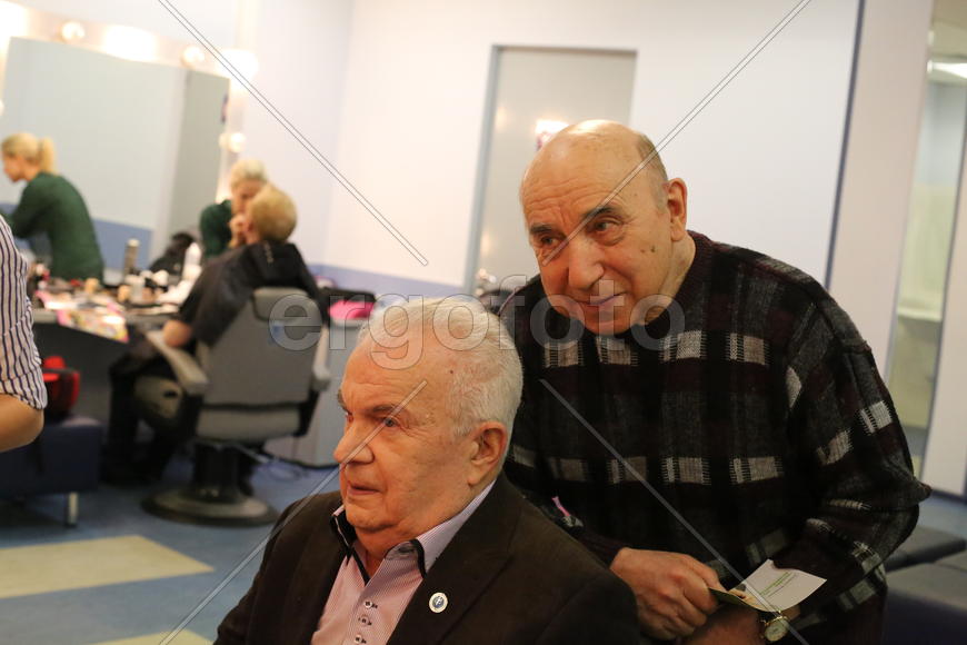 Эмиль Кио и Андрей Николаев. Звезды цирка в гримерной.