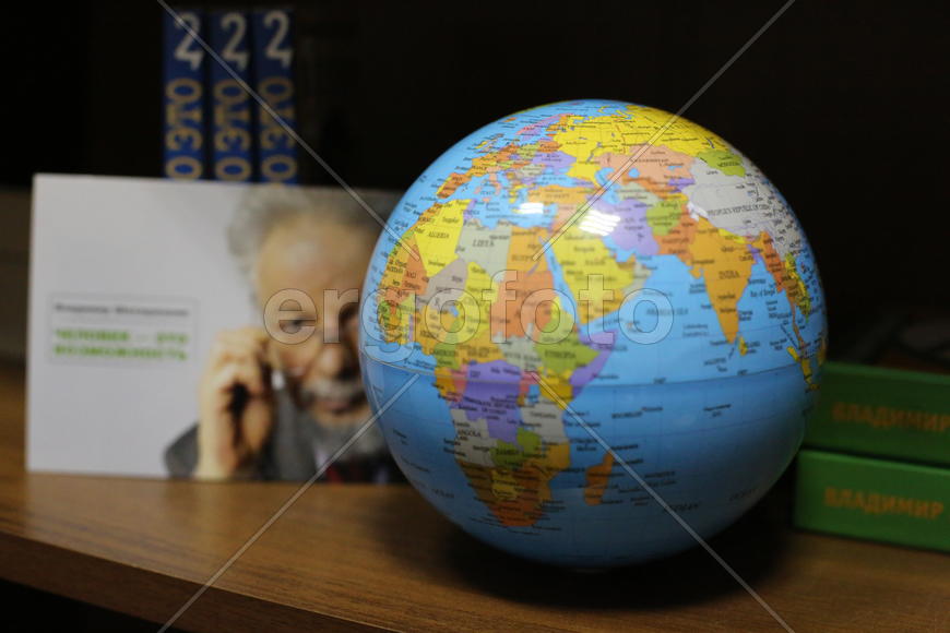 Земной шар в наших руках!