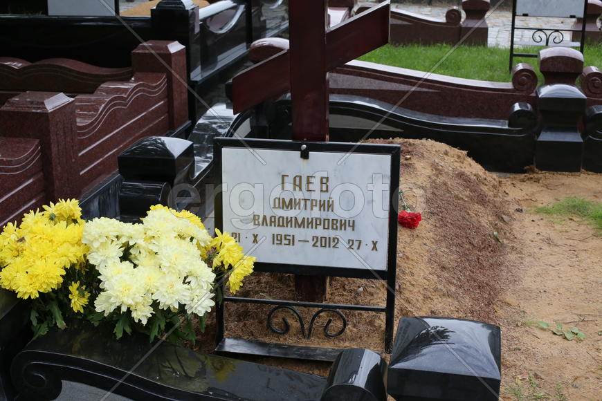 Кладбище, цветы, крест, могила, Гаев