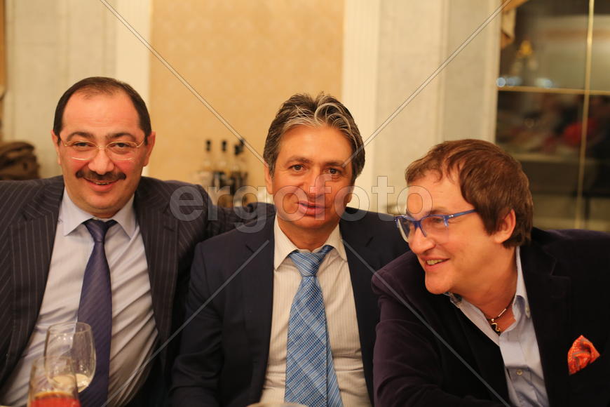 Тройка известных