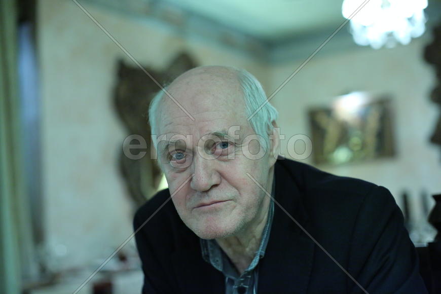 Брячихин хочет понять себя и мир!