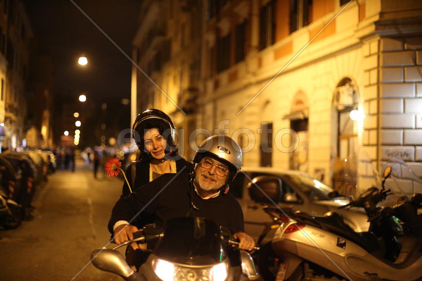 Актриса и фотохудожник на мотоцикле