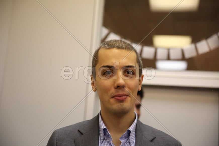 Один из участников вечера издательства Манн, Иванов и Фербер.