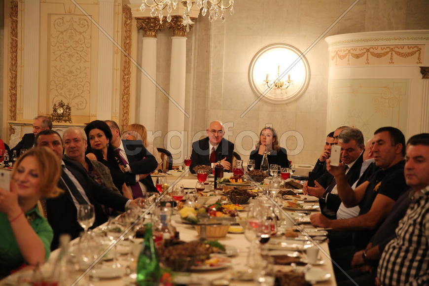 Застолье в разгаре