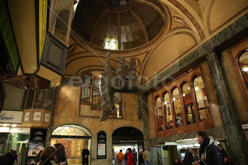 Перевёрнутый конь