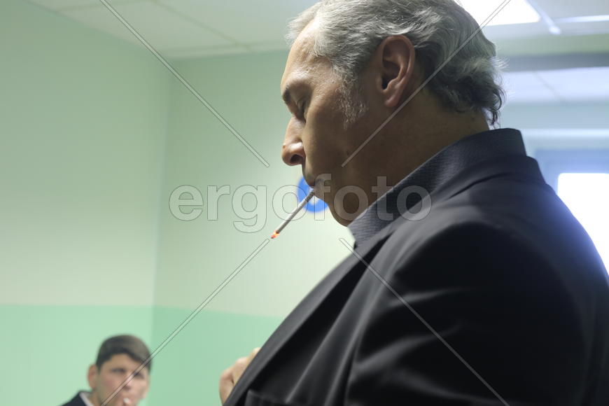 Жив курилка