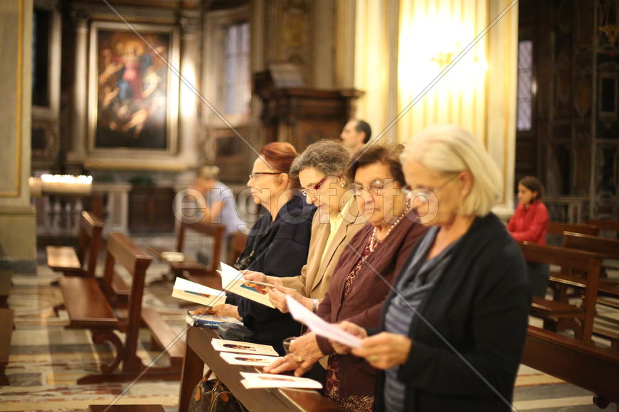 Им вера жить помогает